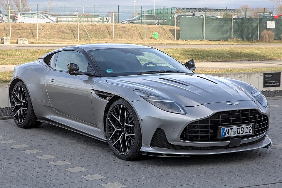 Aston Martin DB12