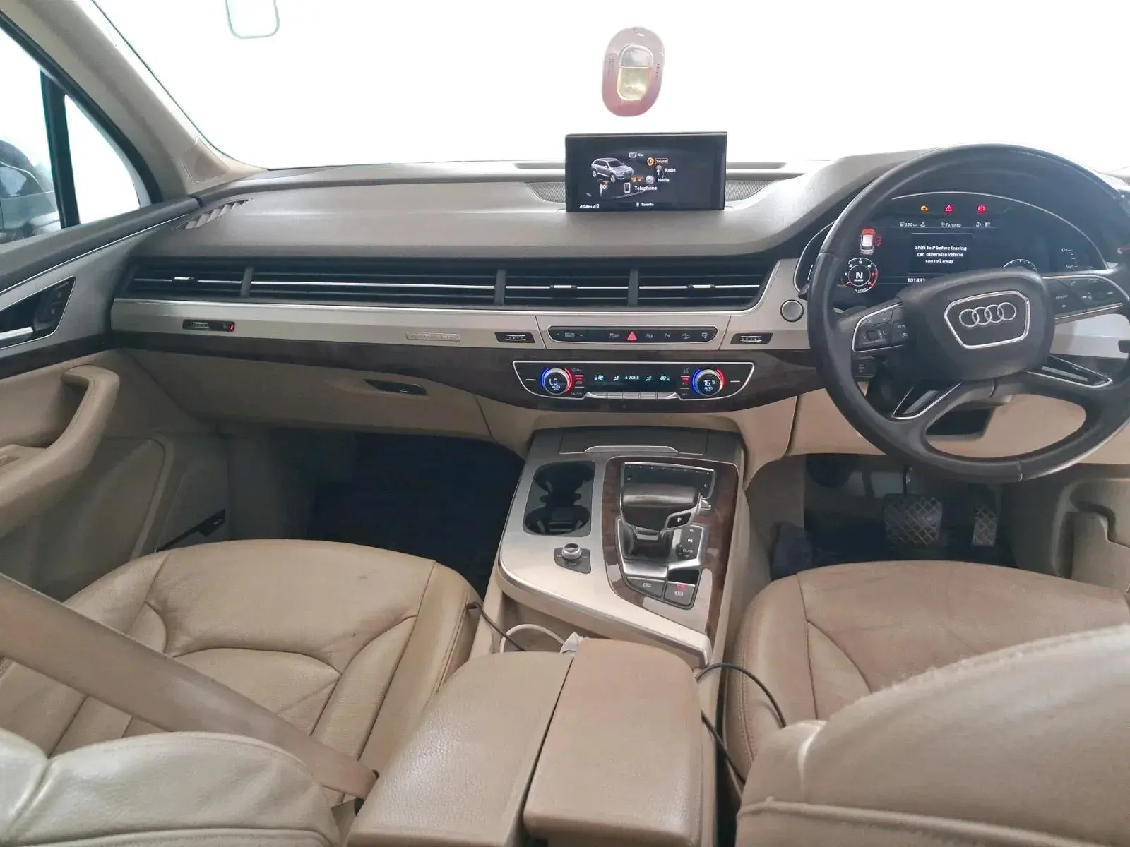 Audi Q7 — View 1