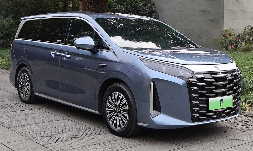 BYD eMAX7