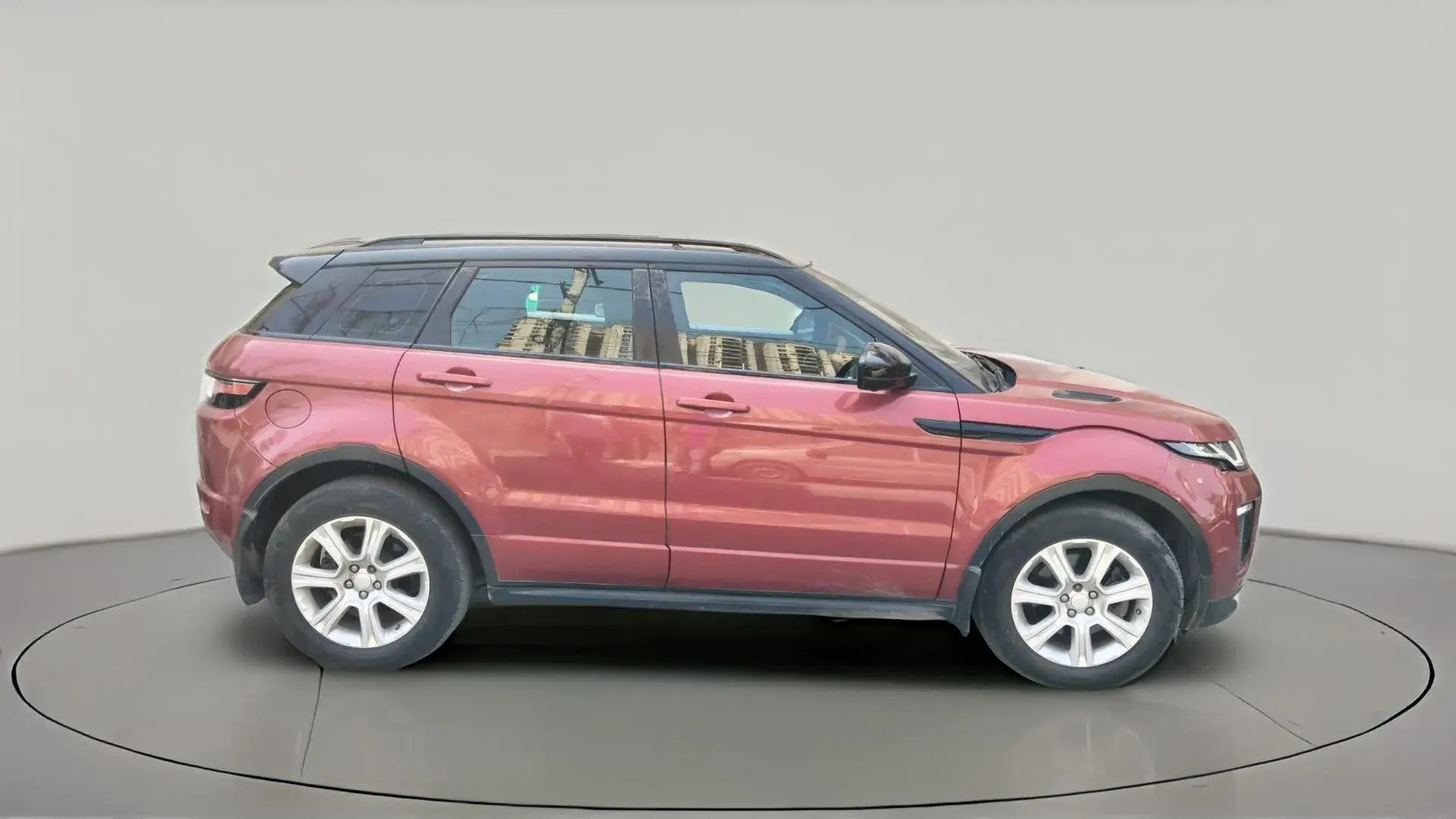 Land Rover Range Rover Evoque — View 2