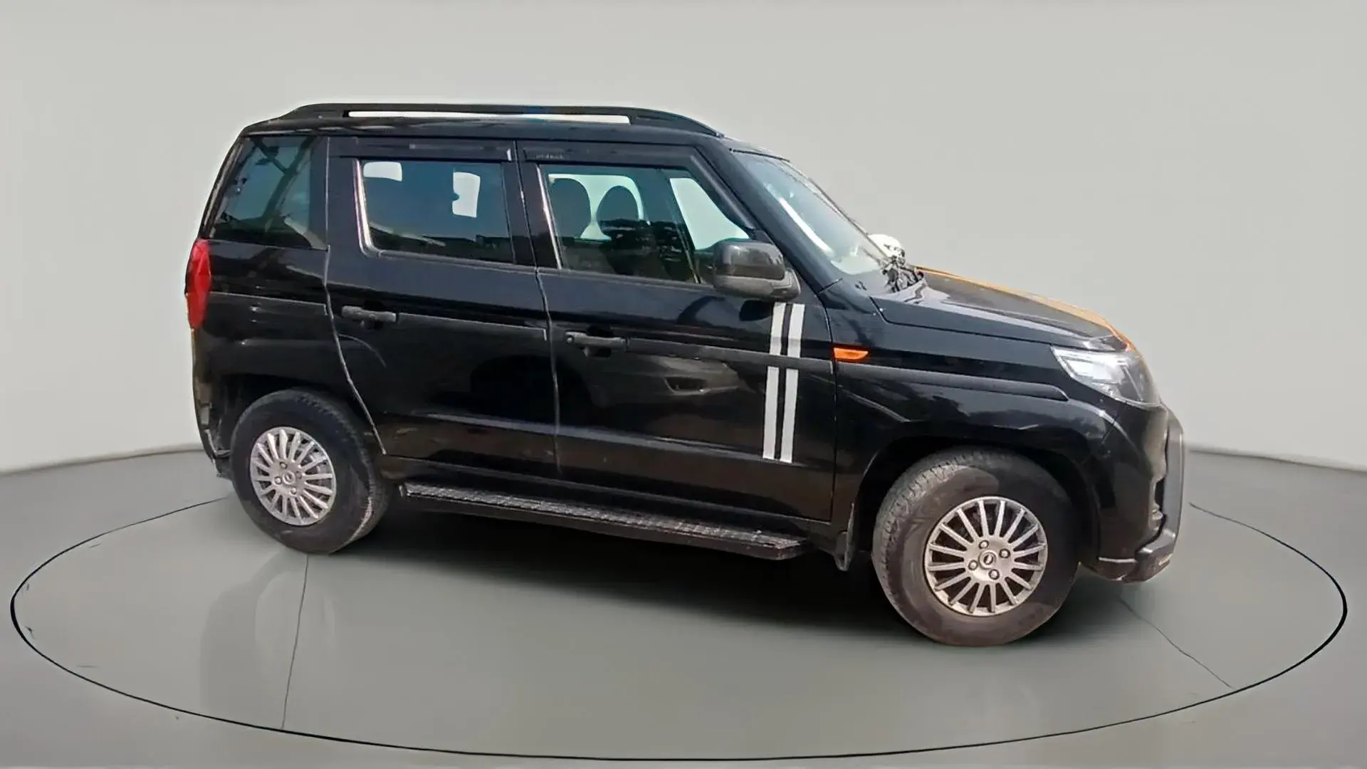 Mahindra Bolero Neo — View 1