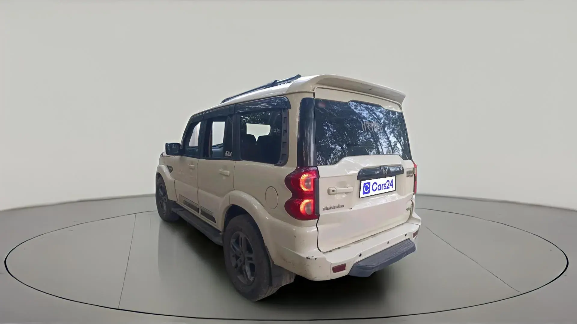 Mahindra Scorpio — View 1