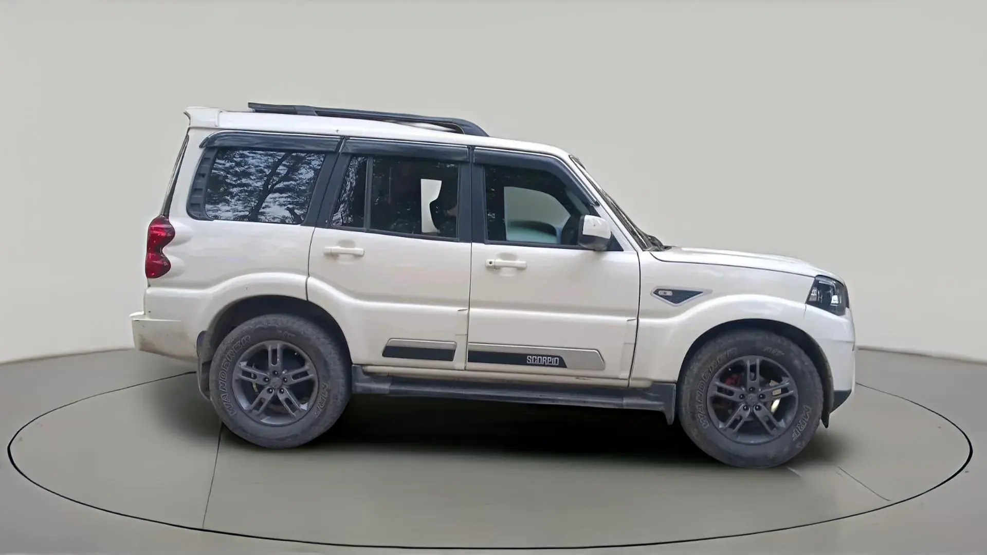 Mahindra Scorpio — View 2