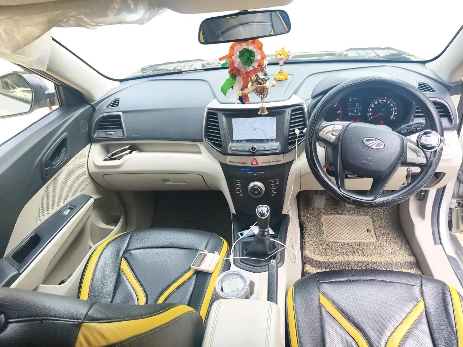 Mahindra XUV300 — View 3
