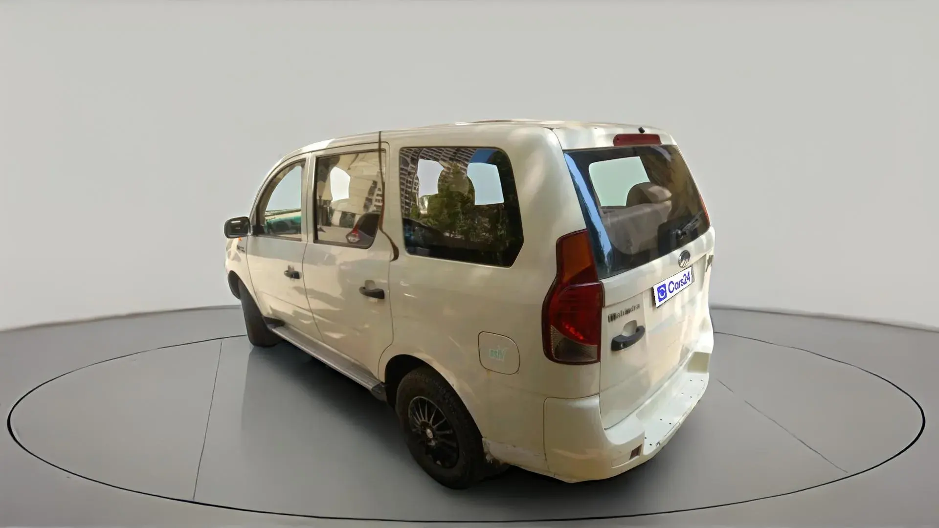 Mahindra Xylo — View 1