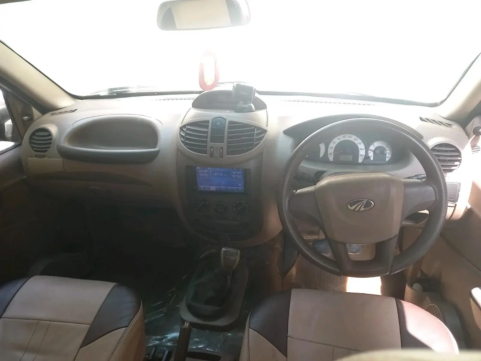 Mahindra Xylo — View 3