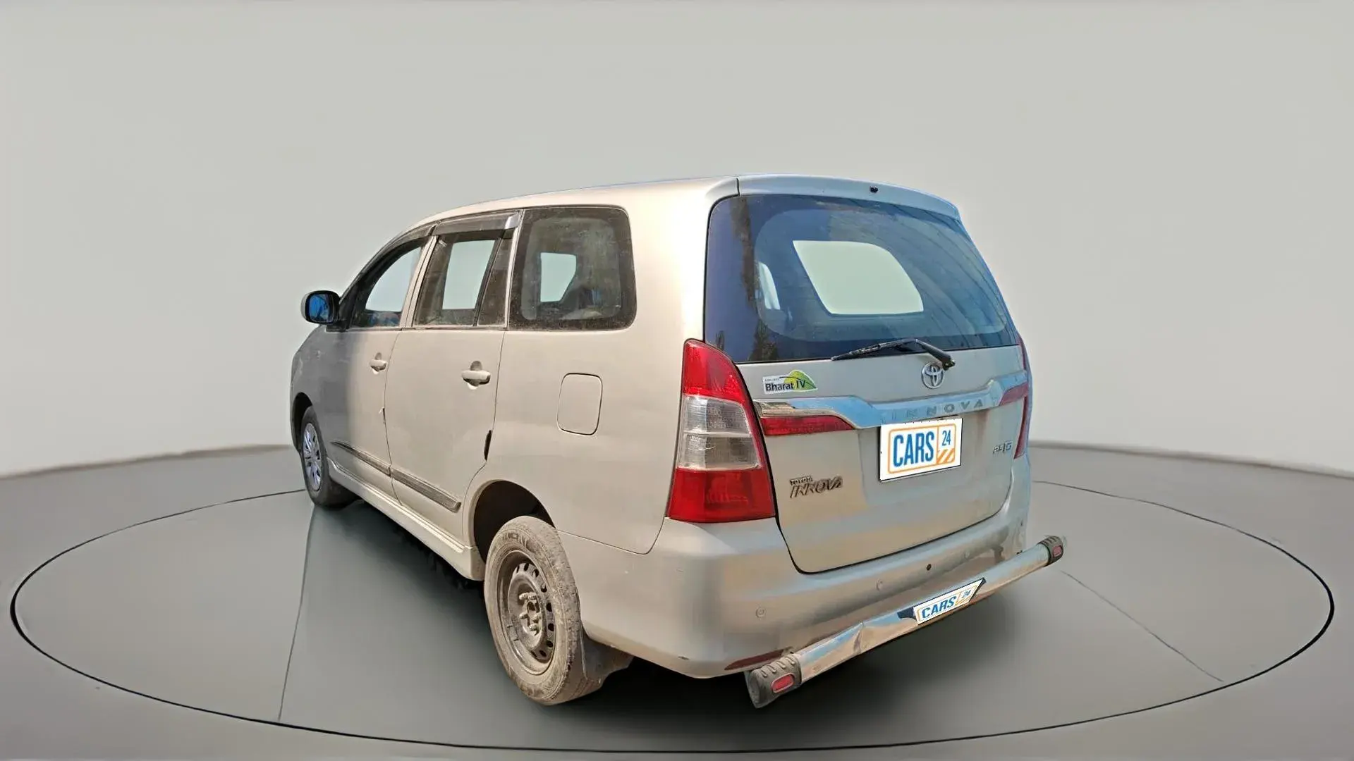 Toyota Innova — View 1
