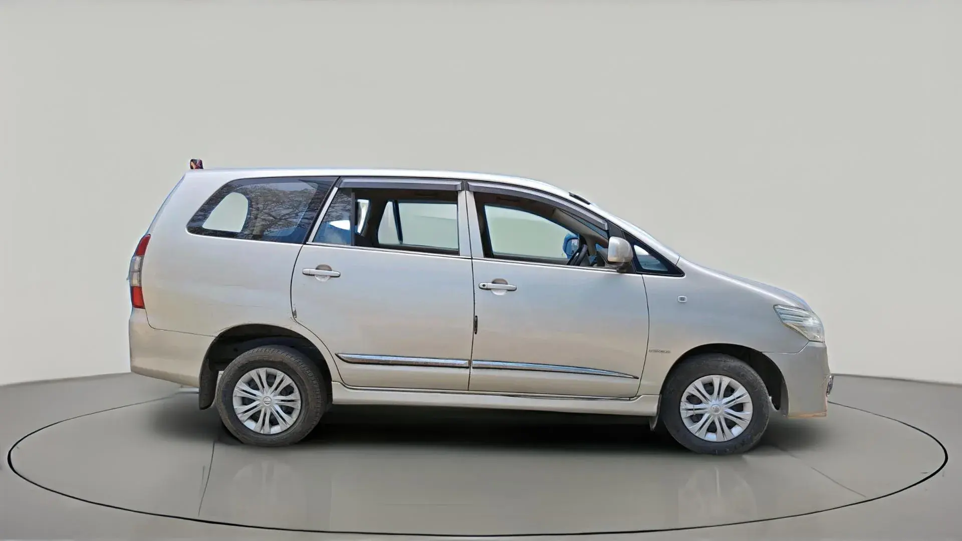 Toyota Innova — View 2