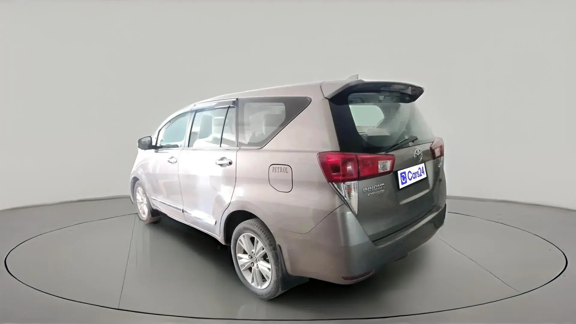Toyota Innova Hycross — View 1