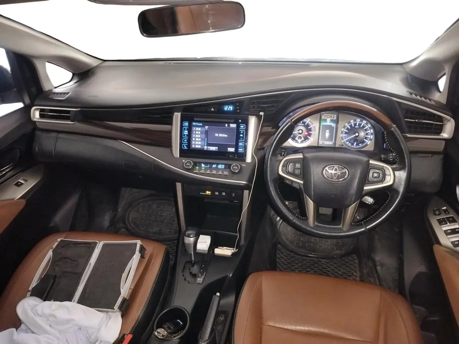 Toyota Innova Hycross — View 2