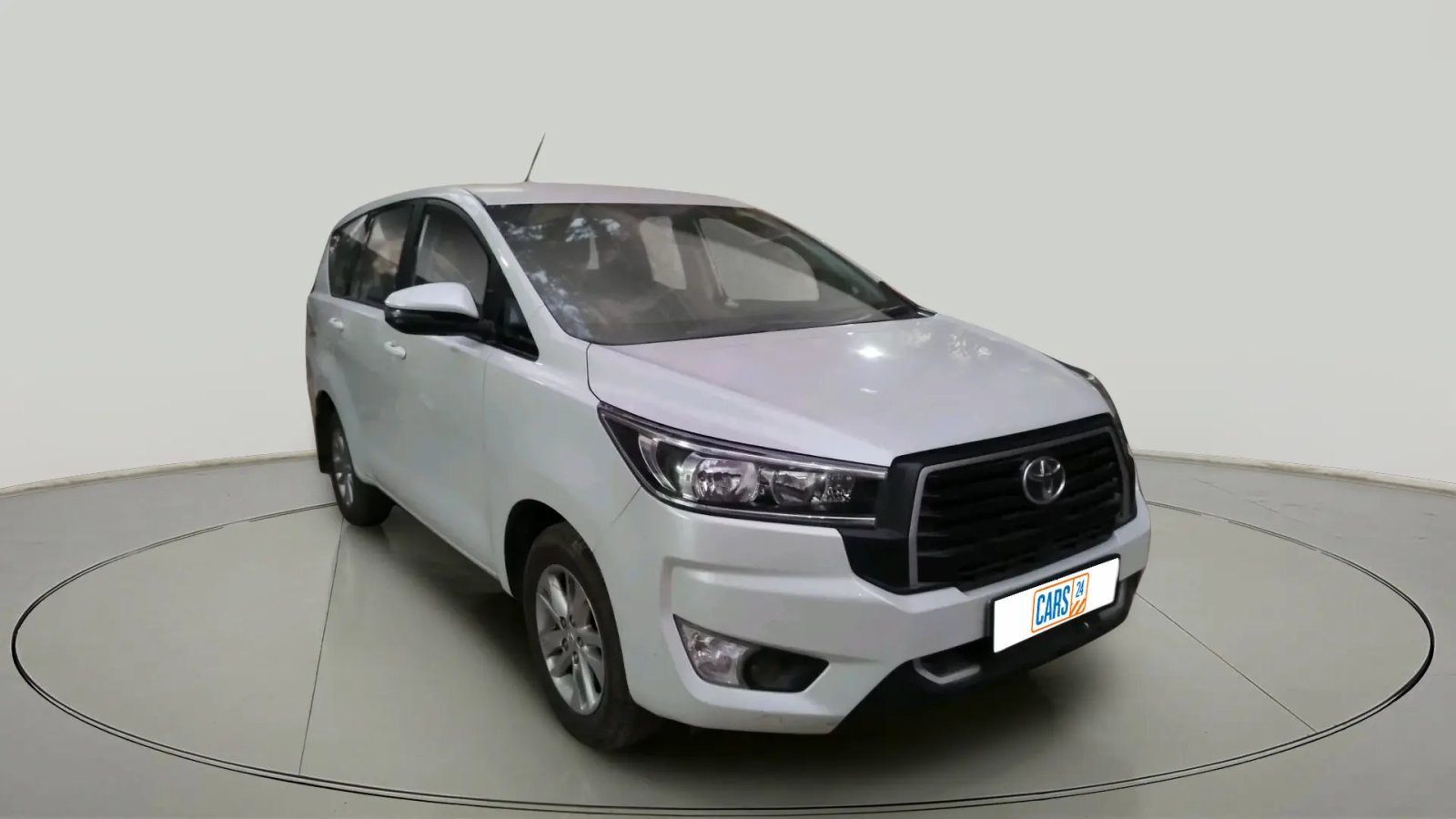 Toyota Innova Hycross